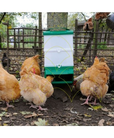 Wise Plastic Feeder with two silo extenders mounted