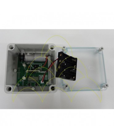 Componentes do KIT - Abertura de Porta Automática ECO - Para Galinheiros: caixa do dispositivo electrónico aberta