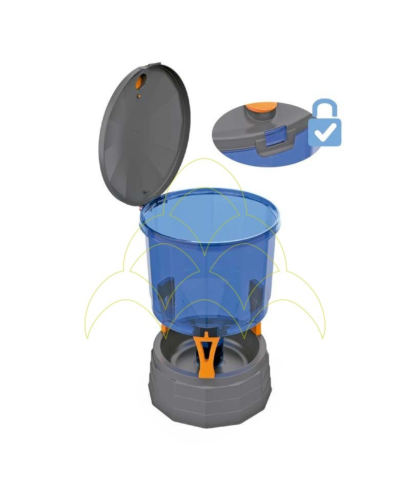 Drinker Silo - 45L - Translucent Plastic: Hinged lid with safety lock Drinker Silo - 45L - Translucent Plastic: Hinged lid with safety lock